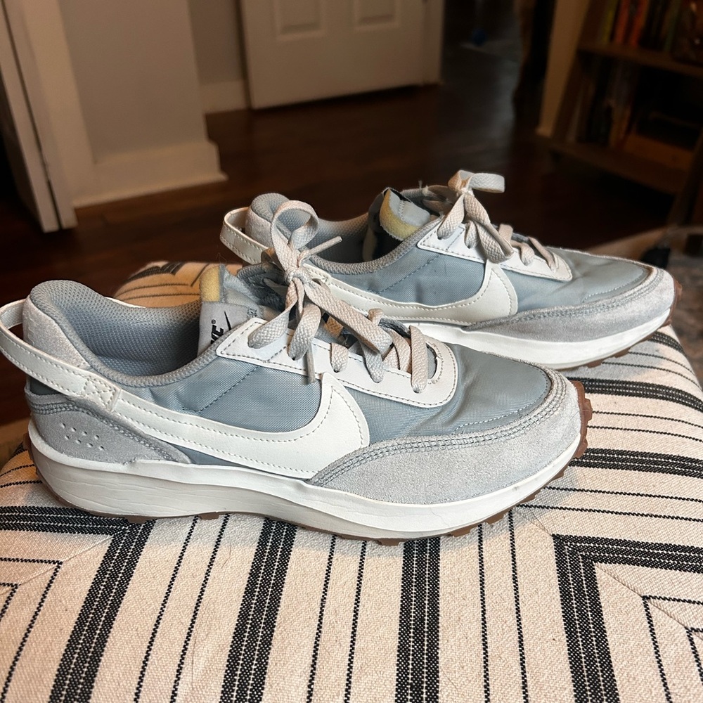 1972 style Women’s Nike - Picture 2 of 7